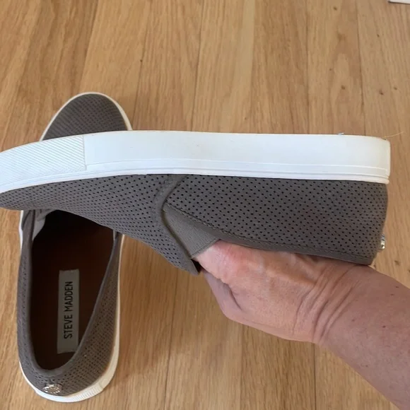 STEVE MADDEN Women’s slip sneakers, size 8 - Picture 6 of 8